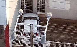 Assalto em plena luz do dia termina com tiros e um ferido em Chapecó