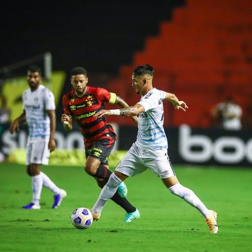 Douglas Costa estreia, Sport vence e afunda Grêmio na lanterna do Brasileirão