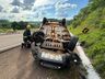 Saída de pista seguida de capotamento deixa uma pessoa ferida na BR 282