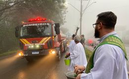 Desfile do Colono e Motorista reúne centenas de veículos em SMOeste