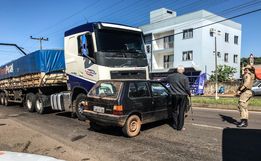 SMO: Colisão entre carro e caminhão mobiliza PM e Bombeiros