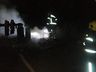 Casa fica completamente destruída em incêndio