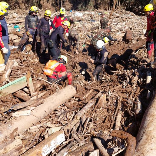 Bombeiros de São Lourenço do Oeste seguem auxiliando no Rio Grande do Sul 