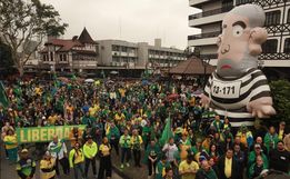 Cidades de SC têm protestos pró-Bolsonaro com pedidos de anistia e críticas ao STF