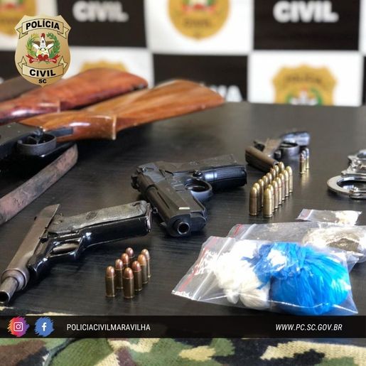 Investigação da Polícia Civil resulta na apreensão de armas e drogas em Maravilha