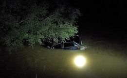 VÍDEO: saída de pista seguida de capotamento deixa ao menos três feridos em Princesa