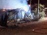 Casa fica destruída por incêndio na madrugada desta terça-feira 