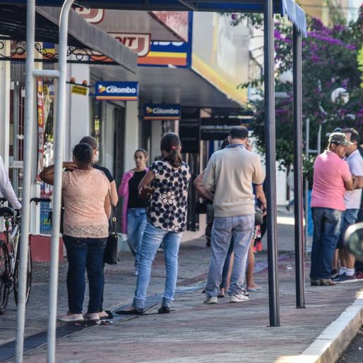 Cerca de 50 empresas vão abrir no feriado de Tiradentes em SMOeste