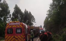Acidente envolve três veículos e deixa uma pessoa gravemente ferida na SC 157