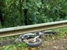 Jovem fica ferido ao colidir motocicleta em guard rail 