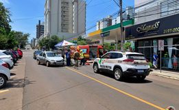 Colisão frontal deixa uma mulher ferida no centro de SMO