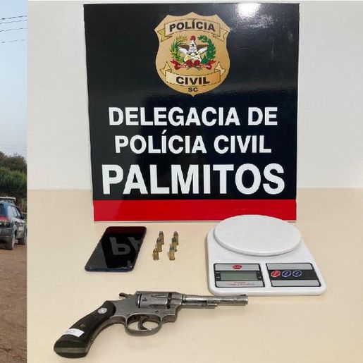 Polícia Civil de Palmitos prende homem por posse irregular de arma de fogo