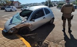 Colisão deixa duas pessoas feridas no centro de São José do Cedro