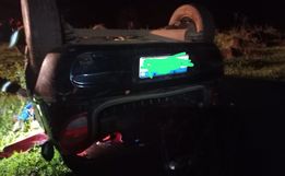 Condutor morre em saída de pista seguida de capotamento