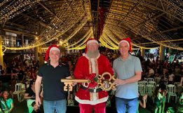 Chegada do Papai Noel e show de luzes marcam abertura do Natal da Gente, em SMO