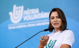 "Respeito meus enteados, mas penso diferente", diz Michelle