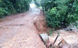 Prefeitura terceiriza máquinas para recuperação de estradas em Guaraciaba
