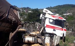 Carreta desgovernada atinge pedestres na curva da morte em Romelândia 
