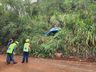 Carro cai em ribanceira e policial militar resgata criança, no interior de Itapiranga