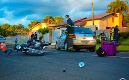 Vídeo: Colisão entre carro e moto deixa motoboy ferido em SMOeste 