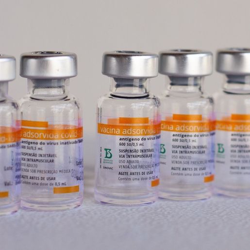 Anvisa oficializa regra que permite importação de vacinas por estados e setor privado