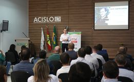 Jandir Bortoluzzi divide suas experiências no Café Empresarial da Acislo