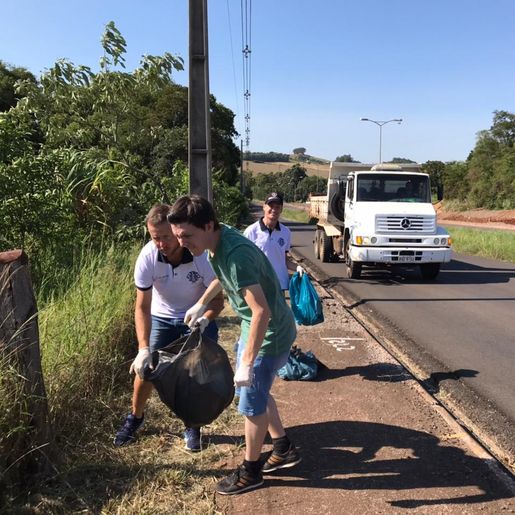 Plásticos e Vidros são recolhidos pelo Léo Clube 