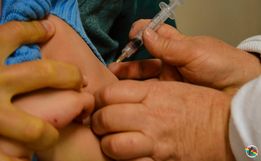 São Miguel começará a aplicar 3ª dose da vacina contra COVID em adolescentes