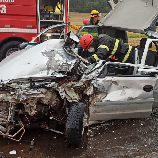 Acidente envolve três veículos e deixa feridos na BR-158 em Cunha Porã