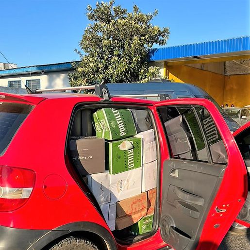 Carro abarrotado de vinhos estrangeiros é flagrado na BR-470 em SC