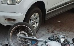 Colisão lateral deixa motociclista ferido no centro de Iporã do Oeste