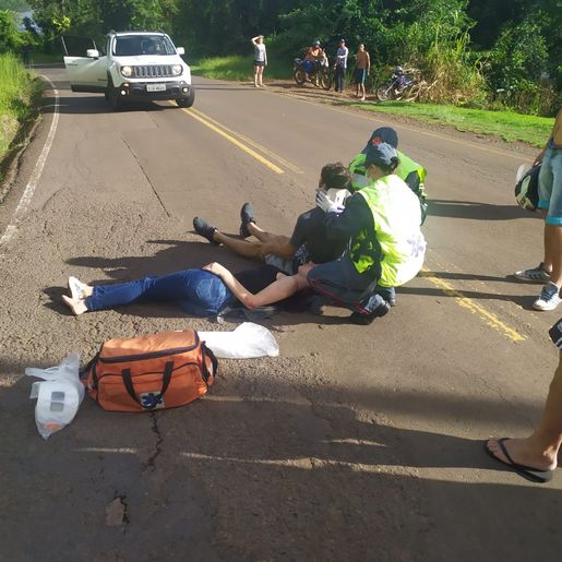 Duas pessoas ficam feridas em colisão frontal no interior de Itapiranga