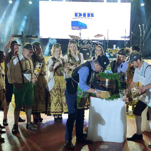Show em Linha Presidente Becker abre 46ª Oktoberfest