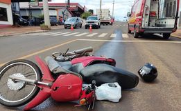 Mulher fica ferida em colisão entre carro e moto em São José do Cedro