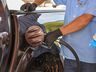 Preço da gasolina pode baixar até R$ 3; entenda o que é necessário para redução