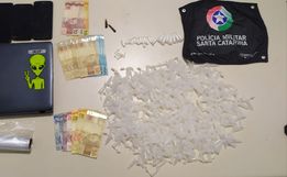SMO: PM prende casal e apreende adolescentes por tráfico de drogas