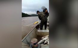 Vídeos mostram pesca proibida no Rio Uruguai no Salto do Yucumã