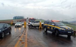 Acidente entre S10 e carreta deixa um morto na BR 282, entre Pinhalzinho e Nova Erechim 