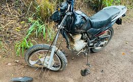 Acidente entre carro e moto deixa dois feridos em Itapiranga