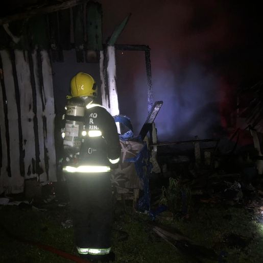 Casa é destruída por incêndio em Romelândia