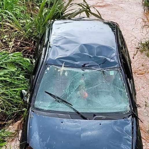 Mulher fica ferida em saída de pista no interior de Guaraciaba 