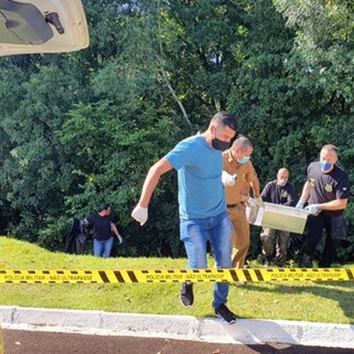 Polícia Militar prende dois suspeitos de matar mulher a facadas