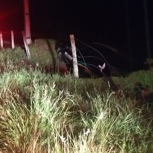 Homem rouba carro de funerária com corpo dentro e sofre acidente em SC