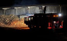 Bombeiros controlam princípio de incêndio em madereira em SMOeste