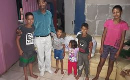 Moradores atendem pedido de avô e fazem doações à família