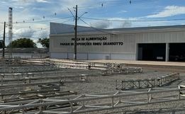 Palco de shows da Faismo 2024 começa a ser montado