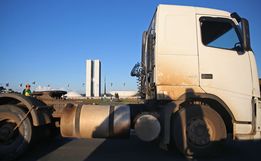 Caminhoneiros organizam greve geral com reforma tributária e anistia na pauta