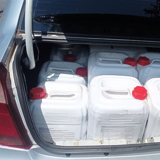 Carro de São José do Cedro é apreendido com contrabando de pesticida 
