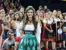 Tainá Dill é a rainha da 42ª Oktoberfest