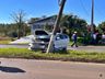 Veículo colide em poste e interdita avenida Willy Barth em SMOeste